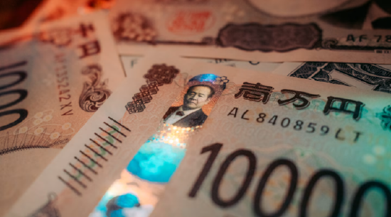 日元飙升至六个月高位，交易员密切留意干预信号